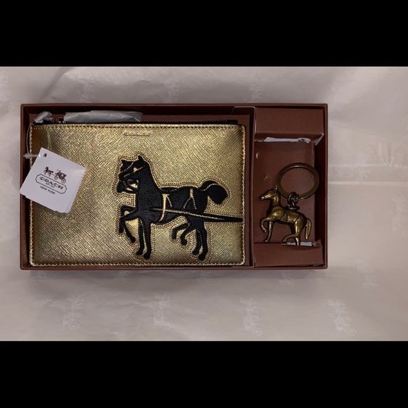 NWT Coach Horse & Carriage Pouch & Key Fob Gold - Picture 1 of 6